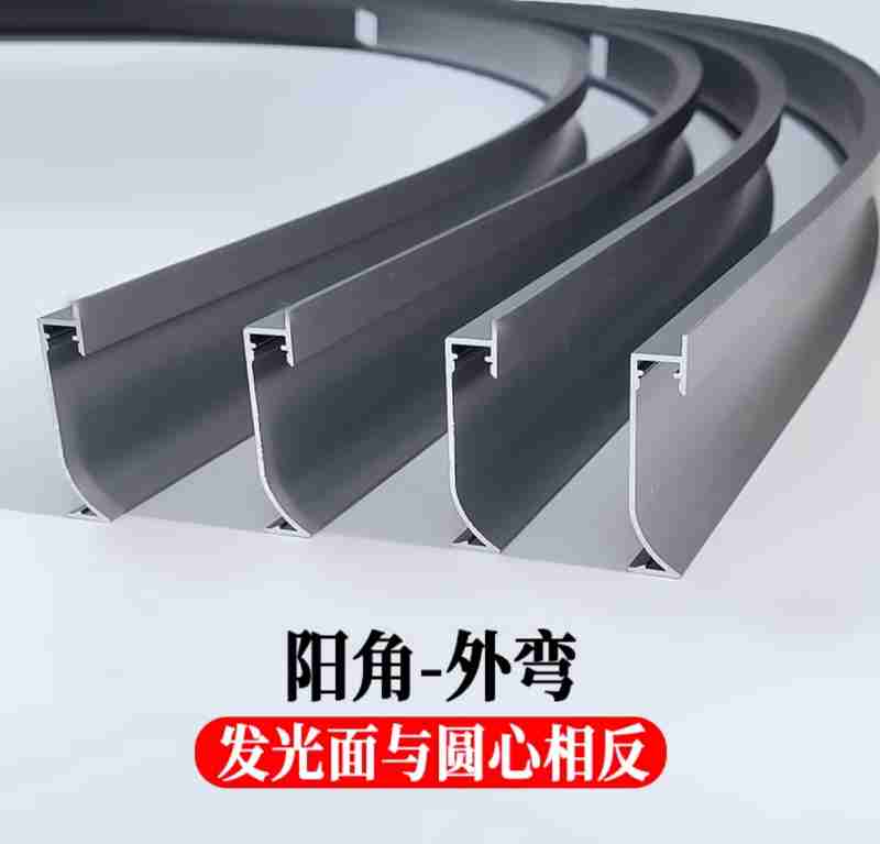 □记者 王浩奇 通讯员 吕卫锋 报道 不久前举行的山东省机器人大会上,观众和机器人互动。